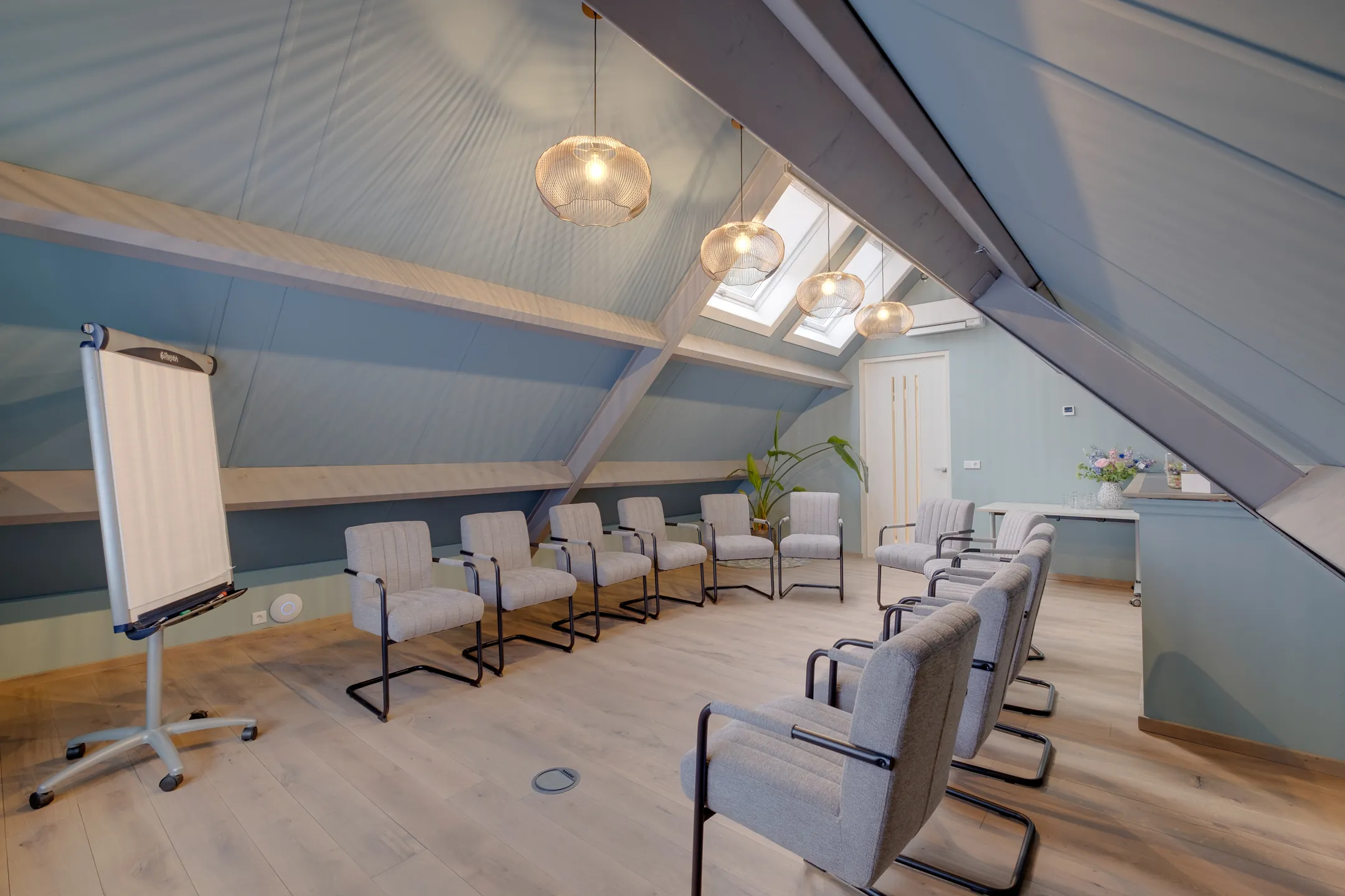 Vergaderzaal met moderne presentatie-apparatuur bij Hof van Heulerbroek vergader setup